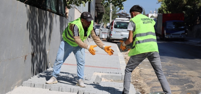  TOROSLAR’DA YOL VE KALDIRIM ÇALIŞMALARI...