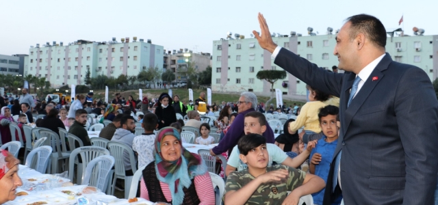 Toroslar’ın Mahalle İftarlarında, Binlerce Kişi Aynı Sofrada Buluşuyor