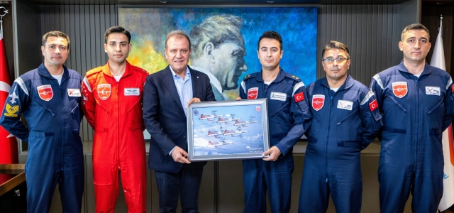 ...TÜRK YILDIZLARI EKİBİ’NDEN BAŞKAN SEÇER’E ZİYARET...