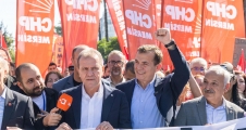  Başkan Abdullah Özyiğit, 1 Mayıs’ta emekçilerle yürüdü...