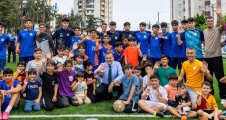  Yenişehir Belediyesi’nden Akkent’e halı saha...