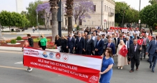  VALİ TOROS, “AİLEMİZ GELECEĞİMİZ” YÜRÜYÜŞÜNDE