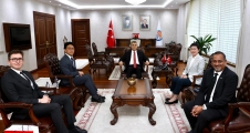  VALİ ’TOROS’A, SİNGAPUR BÜYÜKELÇİLİĞİ’DEN ZİYARET...