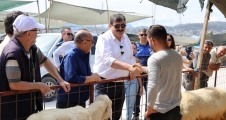  BAŞKAN YILDIZ’DAN KURBAN SATIŞ ALANINA ZİYARET...