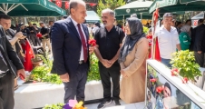  BAŞKAN SEÇER'DEN BAYRAM ARİFESİNDE ŞEHİTLİĞİ ZİYARETİ...