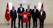 Yeni Mersin İdmanyurdu yönetimden Vali Toros'a ziyaret...