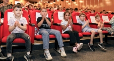  Mersin Büyükşehir’den çocuklara tiyatro keyfi...