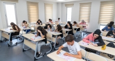  MERSİN BÜYÜKŞEHİR, YKS’YE HAZIRLIKTA SON DÜZLÜKTE DE ÖĞRENCİLERİN YANINDA...