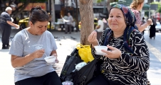   MERSİN BÜYÜKŞEHİR BELEDİYESİ’NDEN AŞURE İKRAMI...
