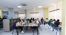   MERSİN BÜYÜKŞEHİR OKUMA SALONLARI TATİLİNDE DE HİZMETTE...