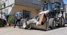   Yenişehir Belediyesi’den “çöp ev” temizliği...