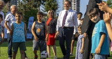  Yenişehir Belediyesi’nden çocuklara halı saha...
