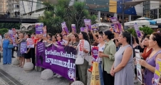 Mersin'de Kadın Cinayetlerine Karşı Yürüyüş Düzenledi...