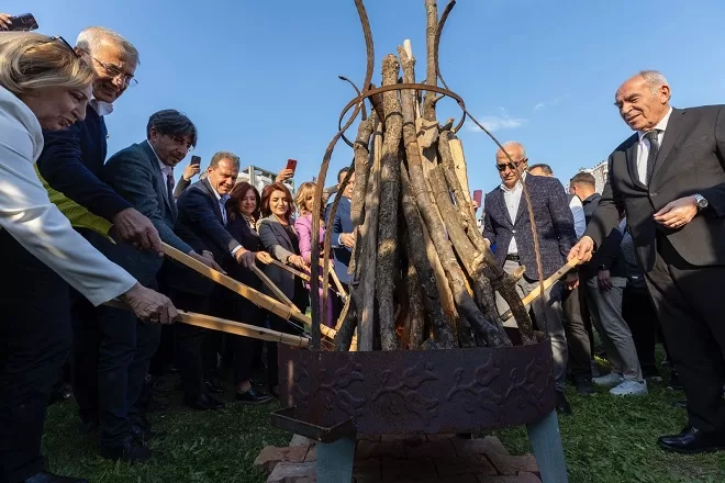 Vahap Seçer Mersin Cemevinde Nevruz kutlamasına katıldı