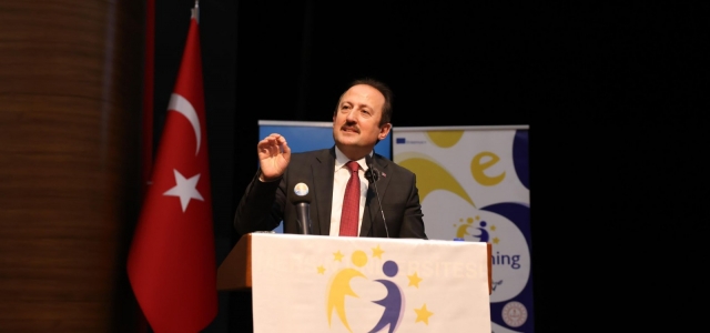 VALİ ALİ HAMZA PEHLİVAN, eTWİNNİNG OKUL ETİKETİ BELGE TÖRENİNDE…