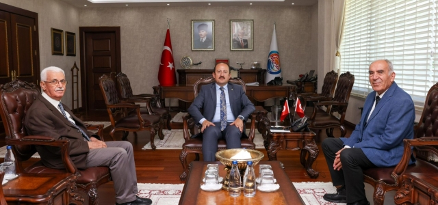 VALİ PEHLİVAN, MERSİN VE TARSUS CEMEVİ VE ALEVİ KÜLTÜR DERNEKLERİNİN BAŞKANLARI İLE GÖRÜŞTÜ...