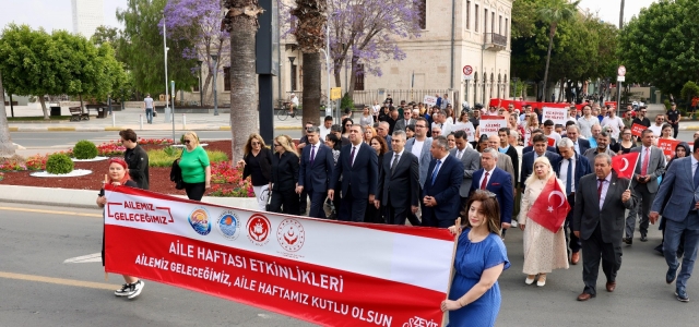  VALİ TOROS, “AİLEMİZ GELECEĞİMİZ” YÜRÜYÜŞÜNDE