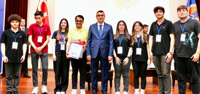 VALİ TOROS, “AR-GE PROJE PAZARI 2025” SERGİ VE ÖDÜL TÖRENİNDE...