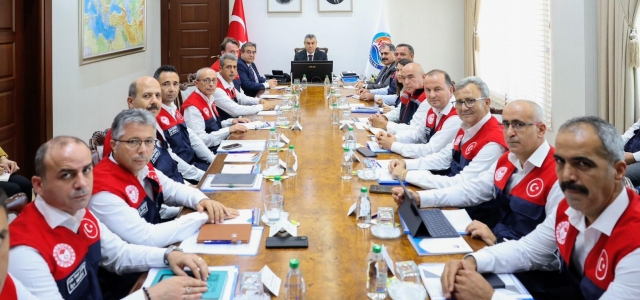  VALİ TOROS DEĞERLENDİRME TOPLANTISI’NDA...
