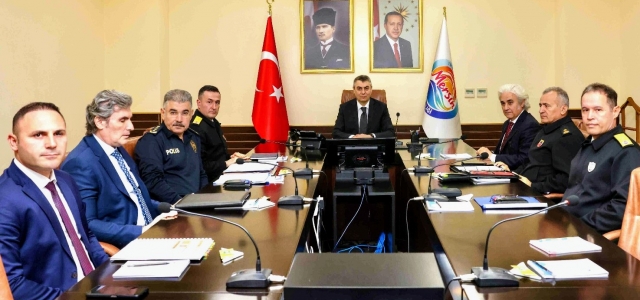 VALİ TOROS, GÜVENLİK VE ASAYİŞ DEĞERLENDİRME TOPLANTISI’DA...