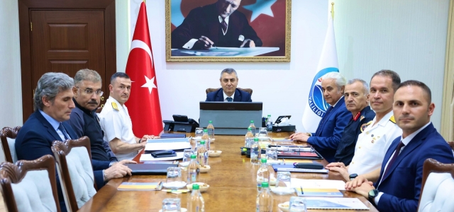  VALİ TOROS, GÜVENLİK VE ASAYİŞ DEĞERLENDİRME TOPLANTISINDA...