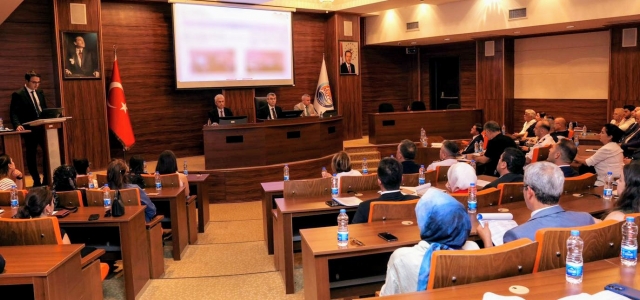   VALİ TOROS, KADINA YÖNELİK ŞİDDETLE MÜCADELE TOPLANTISINDA...