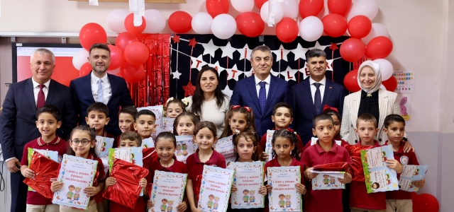   Vali Toros, karne alan öğrencilerle