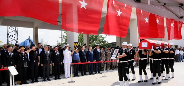   VALİ TOROS, ŞEHİT CENAZE TÖRENİNDE...