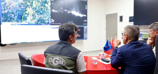 Vali Toros, Yangın Yönetim Merkezi,'de...
