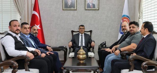 VALİ TOROS’A, TARSUSLU GAZETECİLERDEN ZİYARET...