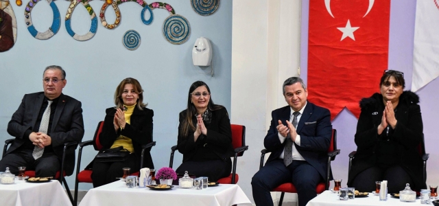 VALİ TOROS’UN EŞİ DUDU İREM TOROS’TAN ERDEMLİ HUZUREVİ YAŞLI BAKIM VE REHABİLİTASYON MERKEZİ’NE ZİYARET...