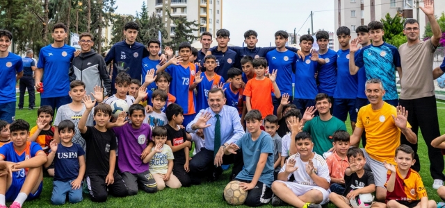  Yenişehir Belediyesi’nden Akkent’e halı saha...